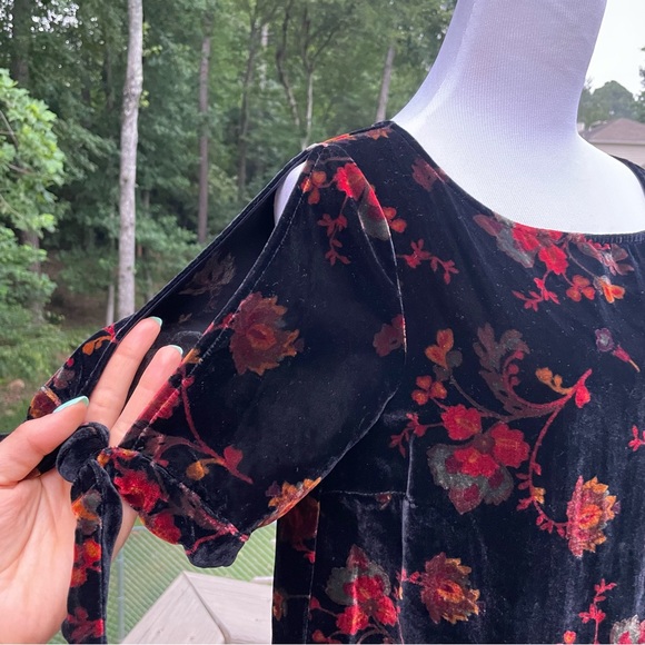 NWT Loft Black Red Floral Cold Shoulders Velvet Shift Dress Size S - Picture 4 of 16